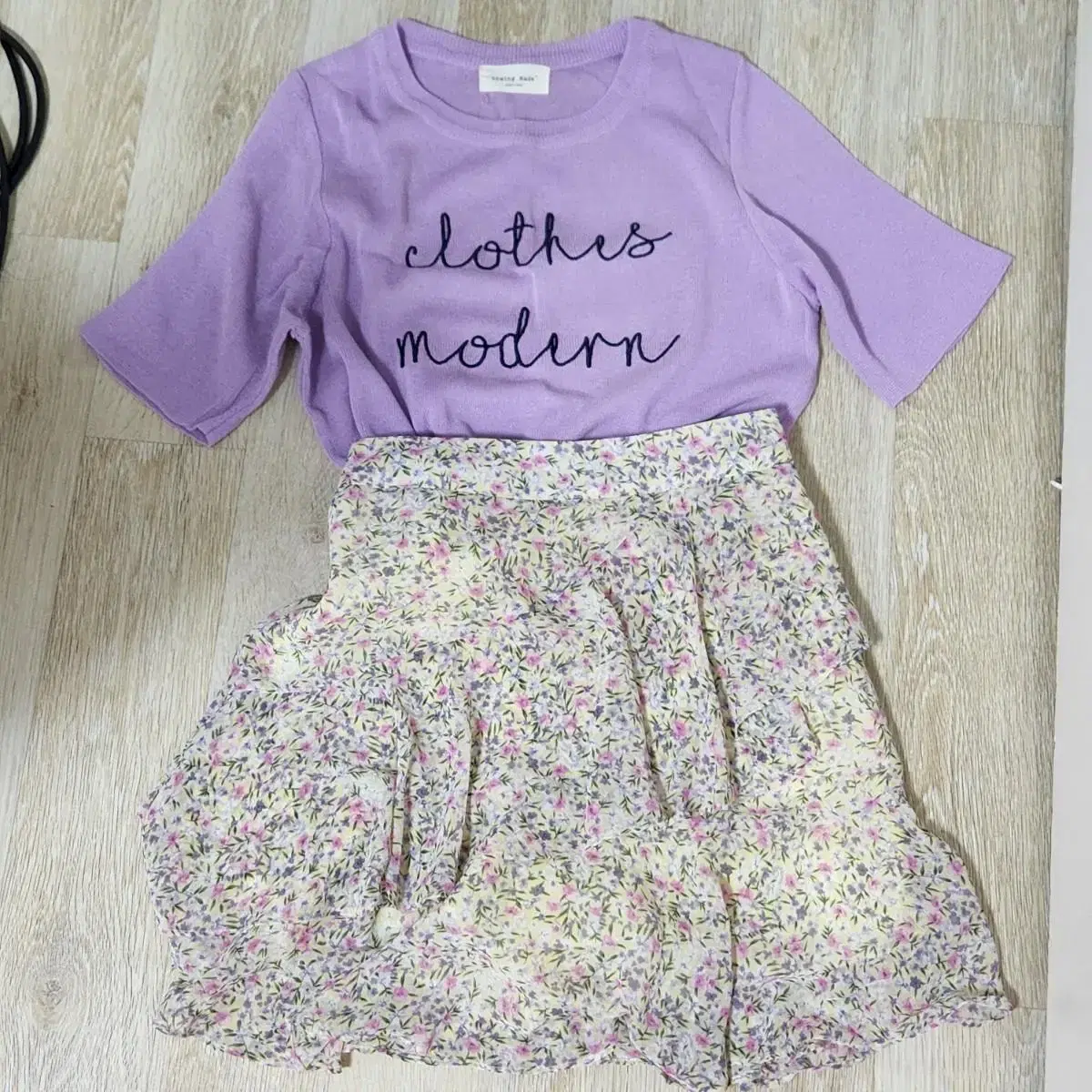 Lilac Vahn-sleeved Knit+Flower-patterned Skirt Set