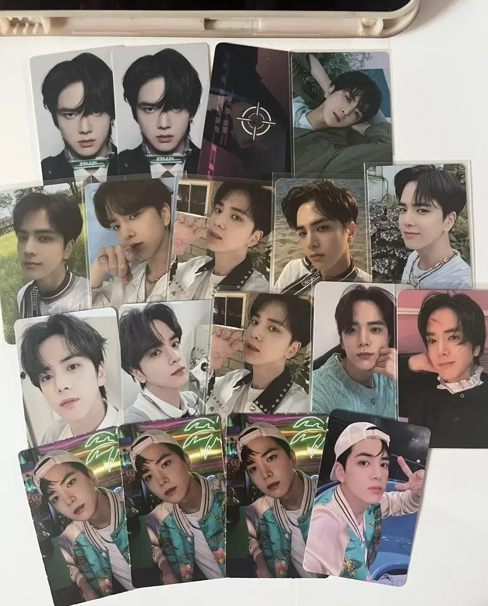 The Boyz younghoon Bulk wts of 18 photo cards