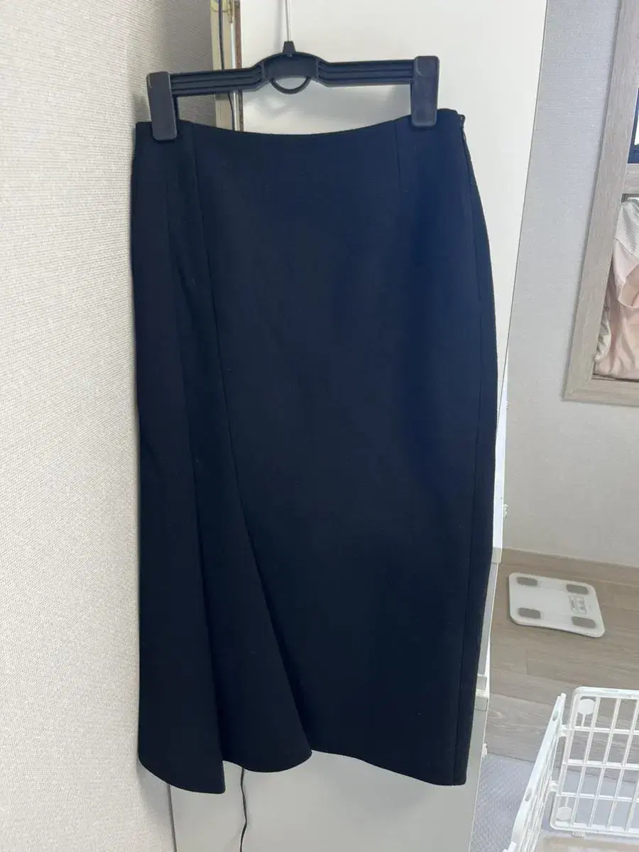 MICHAA Long Skirt in Black