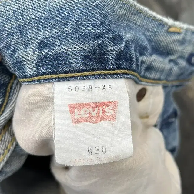 90s 503B Vintage Levis(29)