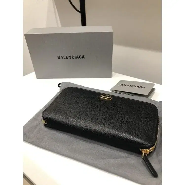 새상품 > 20SS 발렌시아가 지갑 BALENCIAGA 601390 1I