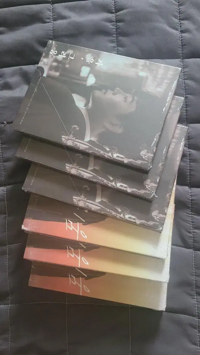 Youngwoong Hwang album sells.