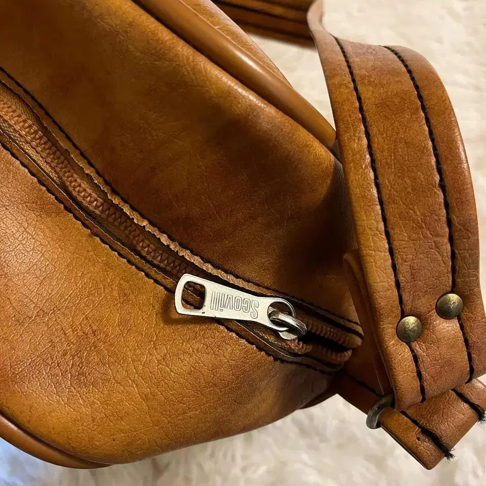 vtg leather bag