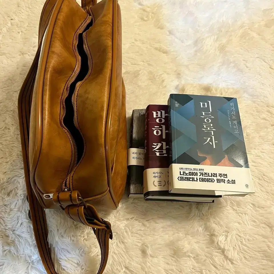 vtg leather bag