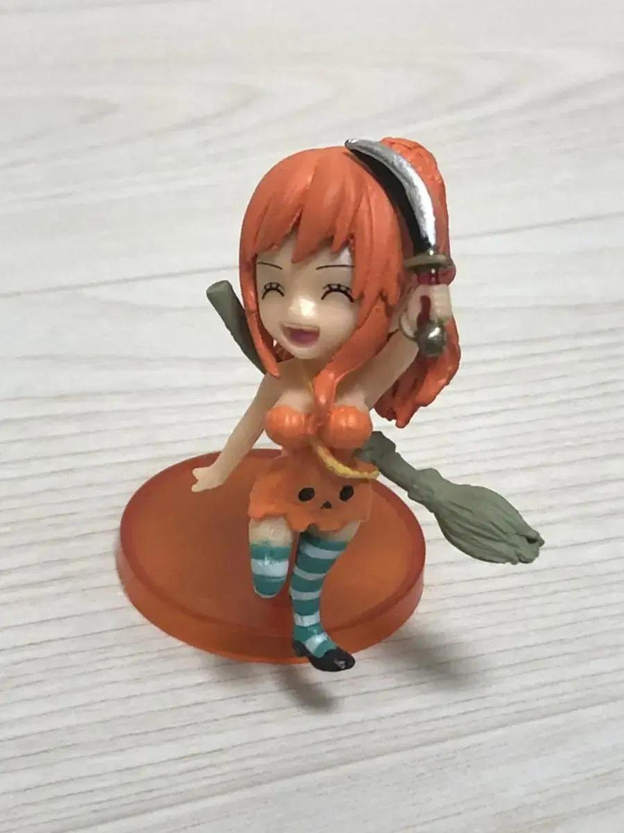 ONEPIECE Nami Halloween Mini Figures