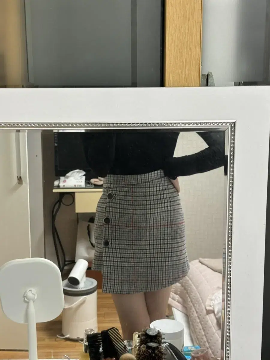 Checked wool skirt 7,000 won