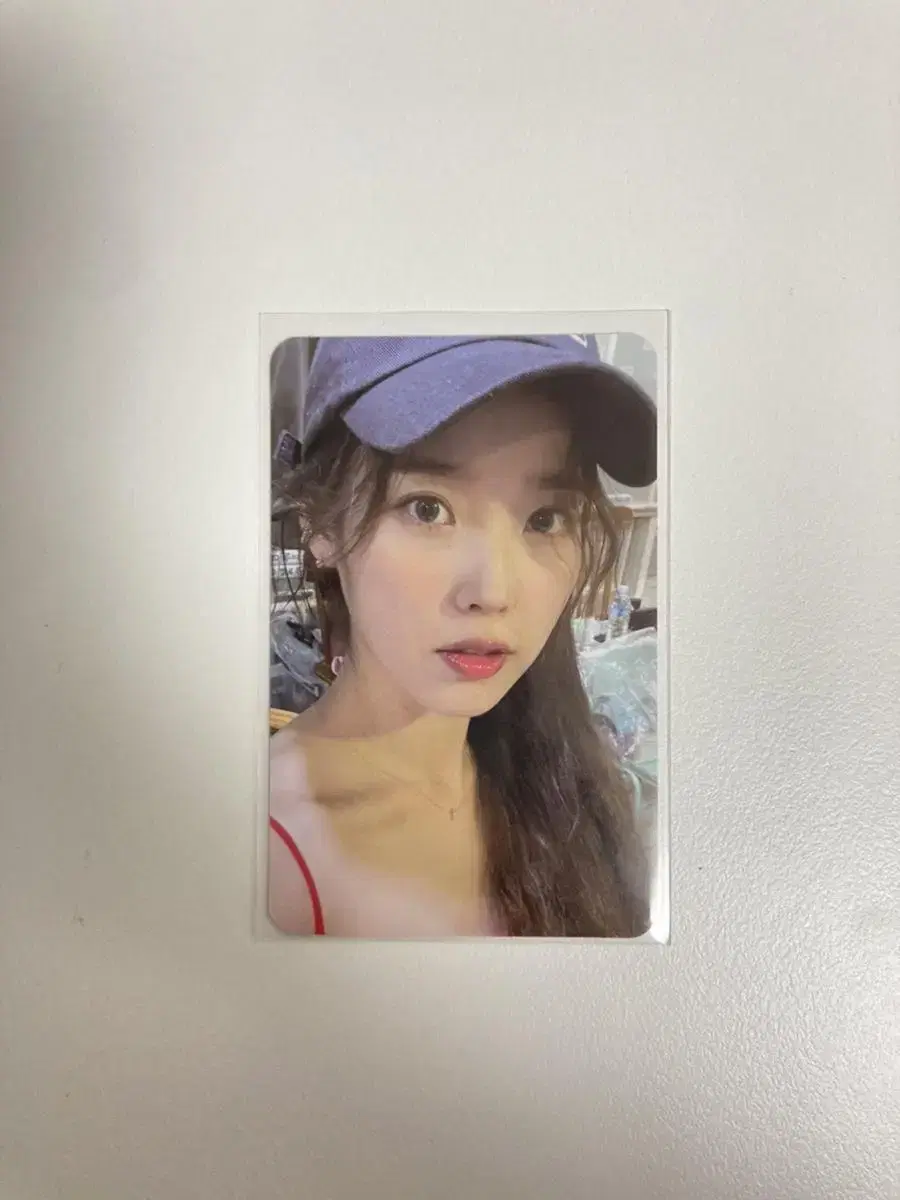 IU 13th Anniversary photocard sells.