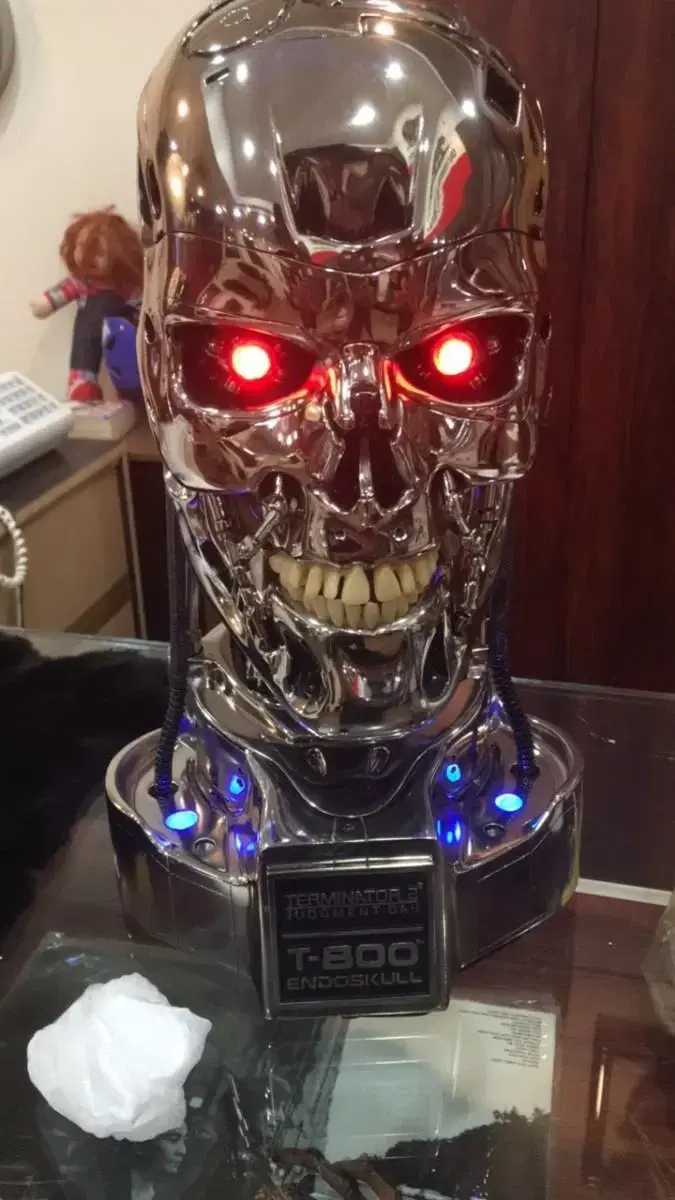 터미네이터 t-800 라이프 사이즈 팝니다