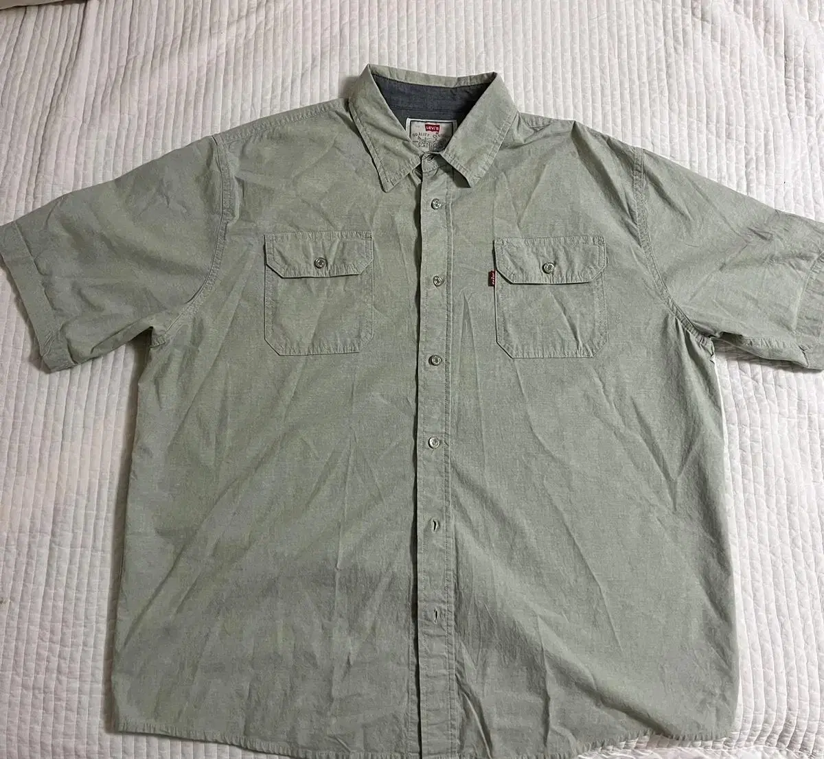 Levi's Olive Short Sleeve Shirt (XL) sells