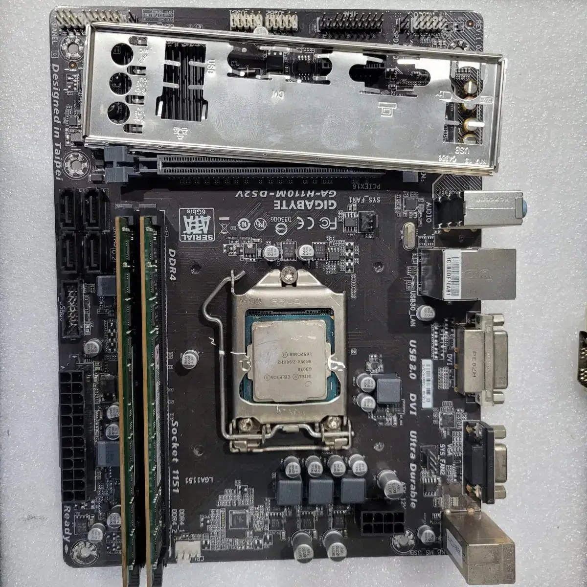 기가바이트 H110  G4400  삼성 D4 4G 2개