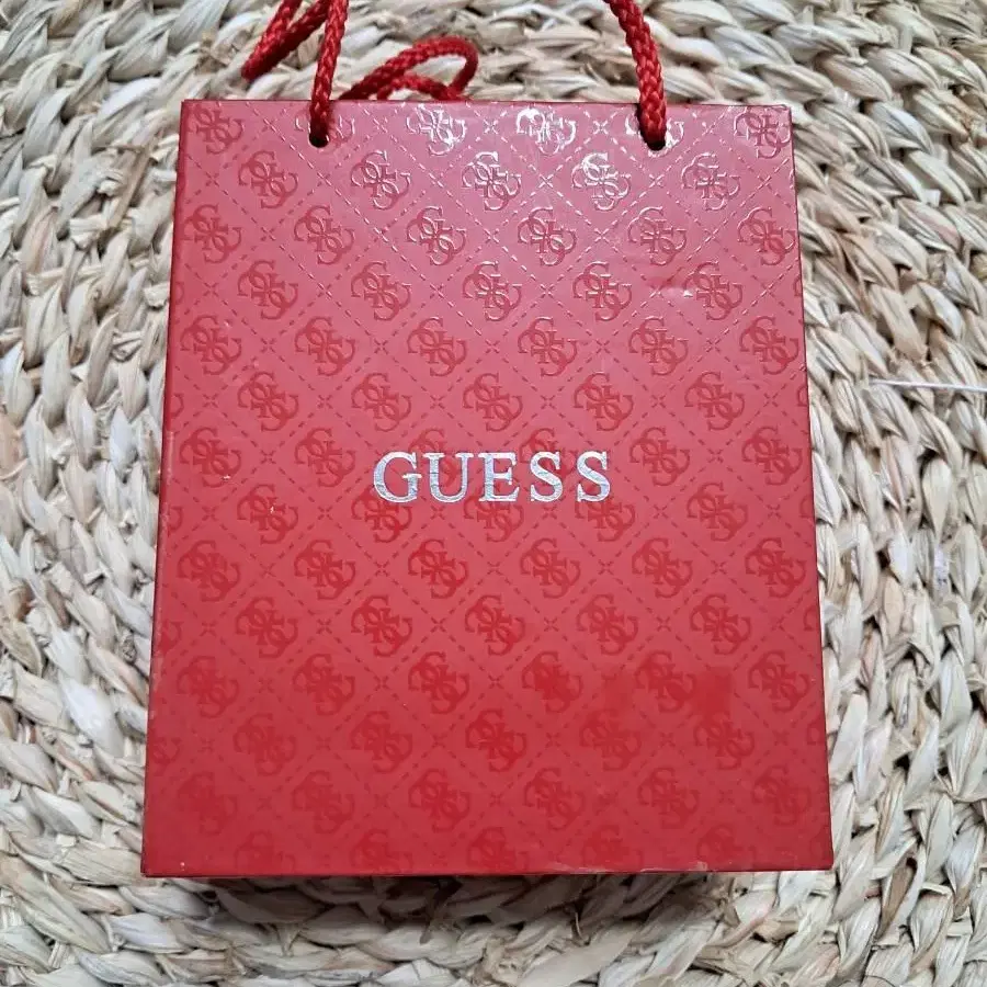 게스 guess 시계