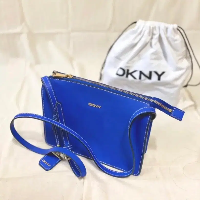 DKNY 정품 크로스백