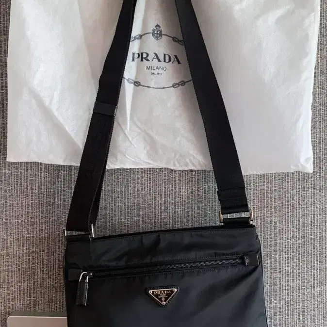 프라다 PRADA 정품 삼각 나일론 메신저 크로스백 2VH563 선물