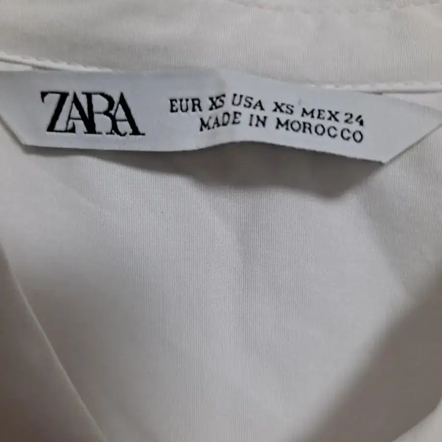 ZARA 화이트 숏 브라우스 남방85