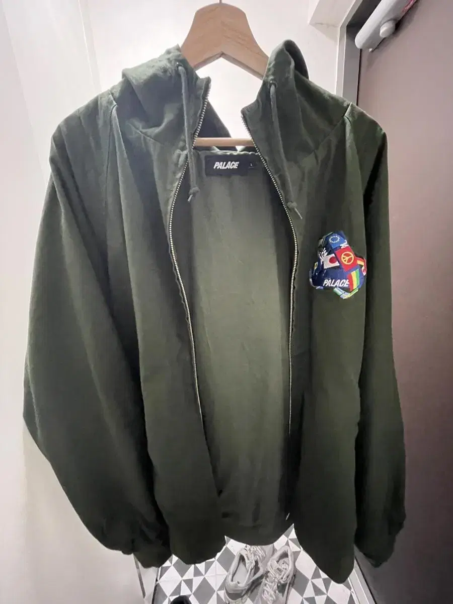 Pallas Tri-Flag Hooded Jacket Olive - 21SS