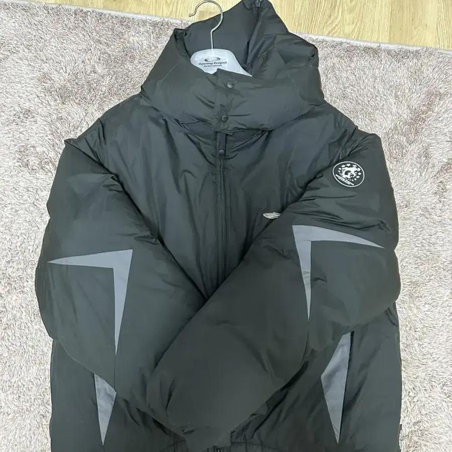 오프닝프로젝트 숏패딩 Geometric Puffer Jacket