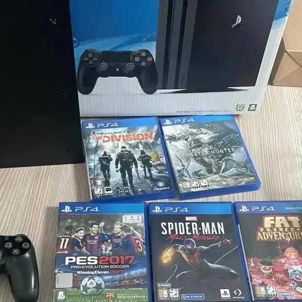 ps4 pro 1TB cd5개 저렴하게팔아요