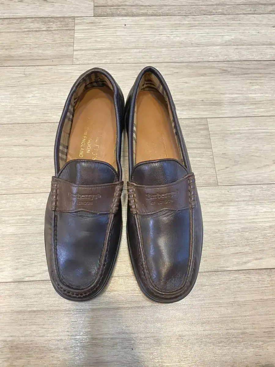 Genuine Burberry Shoes. Size 230 to 235