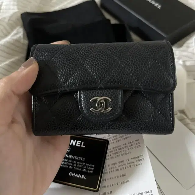 Chanel 샤넬 26번대 클래식 스몰 플랩 캐비어 은장 반지갑