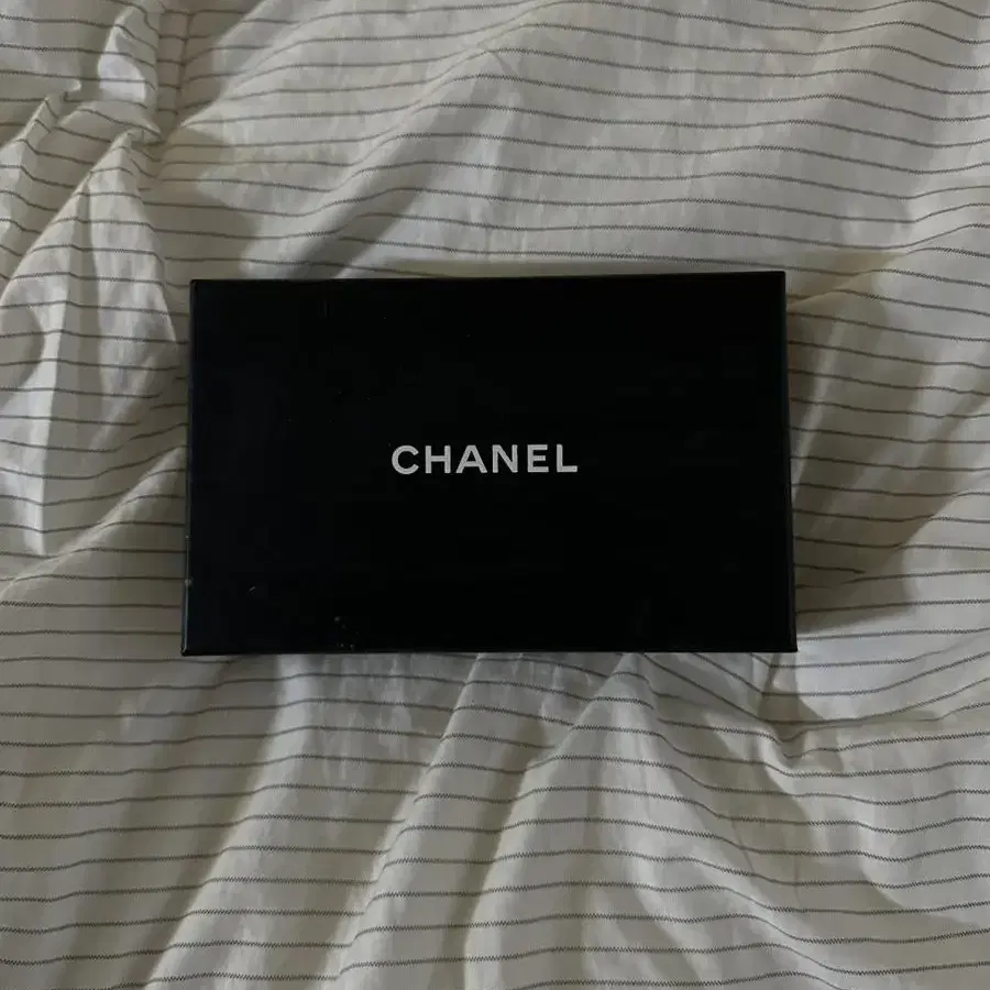 Chanel 샤넬 26번대 클래식 스몰 플랩 캐비어 은장 반지갑