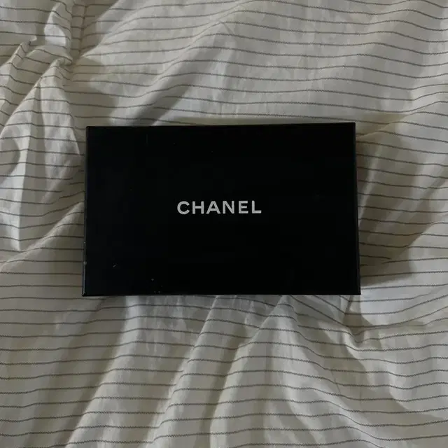 Chanel 샤넬 26번대 클래식 스몰 플랩 캐비어 은장 반지갑