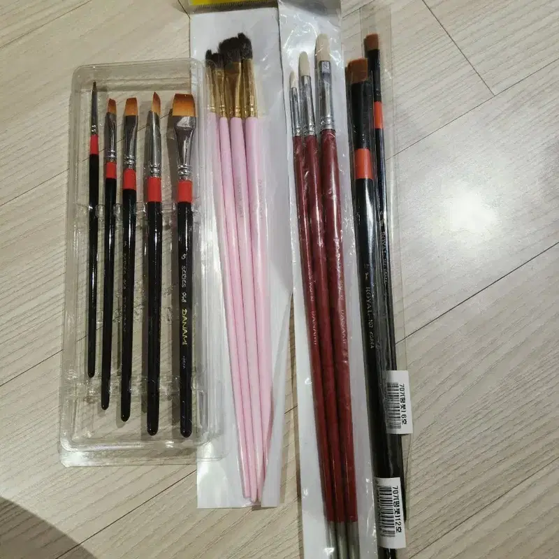 둥근붓 납작붓 아크릴붓 수채화붓 미술붓 미술용품 그림붓 서예붓 고급붓