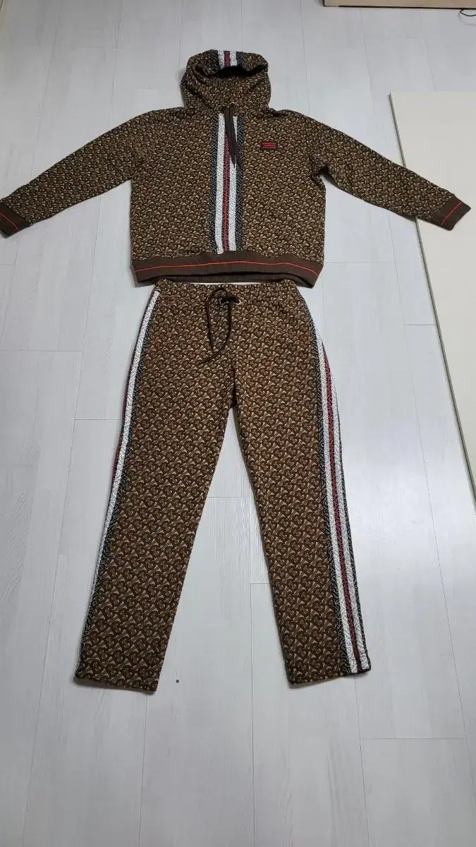 Men's Burberry Training Set