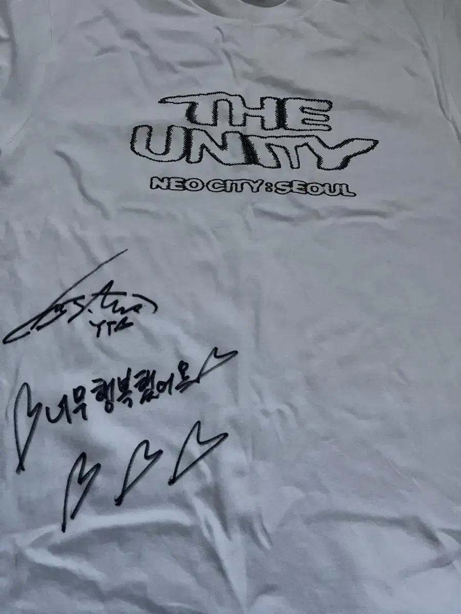 The Unity yuta sign T-shirt