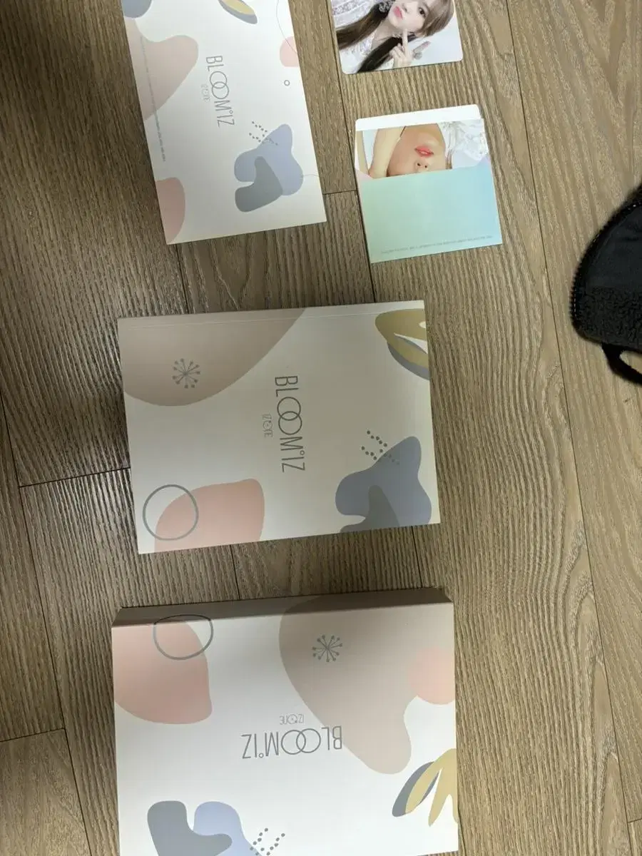 IZ*ONE's full album BLOOM*IZ (without poster) is for sale!