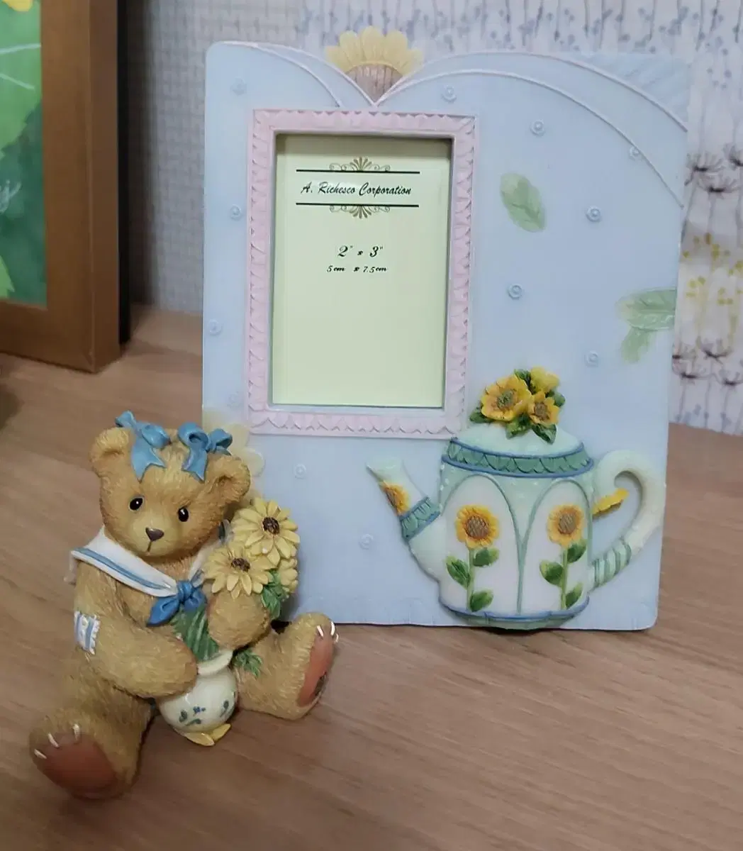 Vintage Resin Picture Frame & Cherry Shaded Bear Set