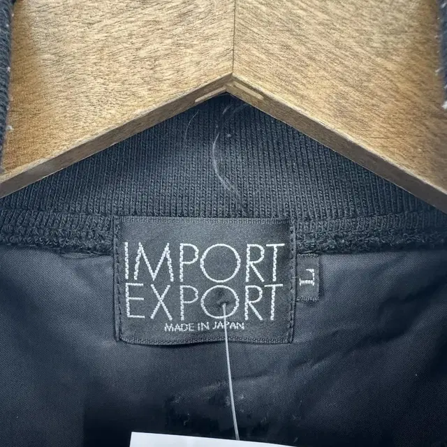 IMPORT EXPORT 스타디움 점퍼 (F size / BLACK)