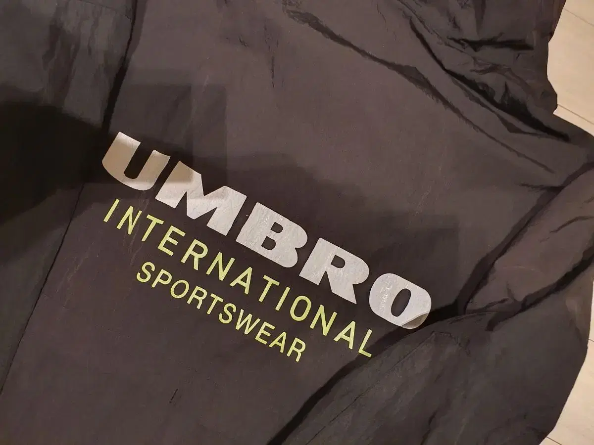 Umbro Windbreaker XL