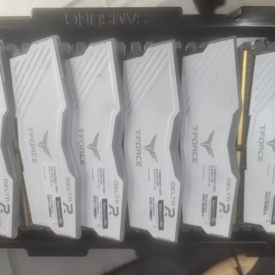 DDR4 튜닝 메모리 16GB(8x2)세트 무제한 무상