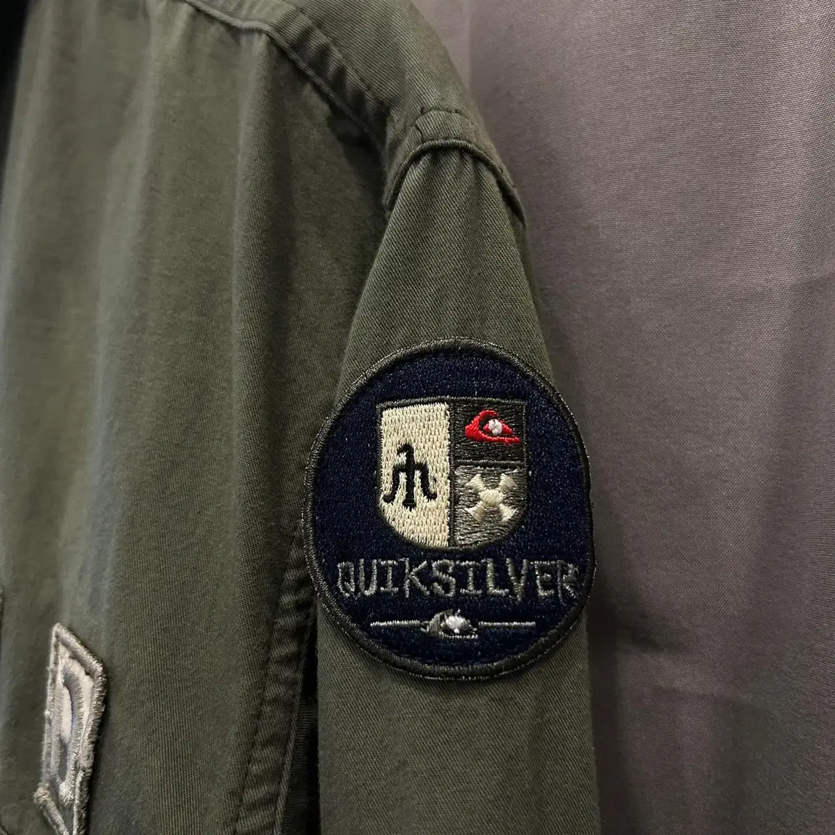 [L] 퀵실버 QUIKSILVER 패치 셔츠 밀리터리