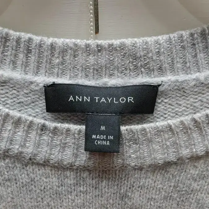 ANN TAYLOR 앤테일러  라나울캐시혼방 스타일니트