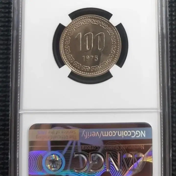 1975년 100원 ngc 65등급주화.한국은행 주화 화폐 동전