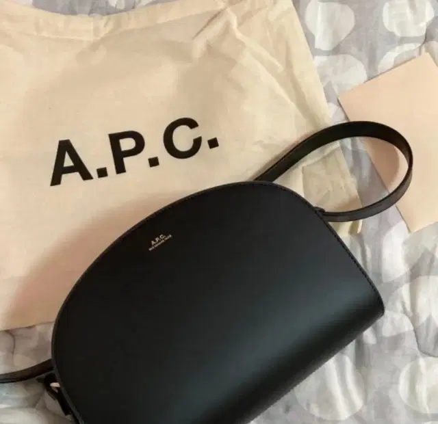 APC 하프문가방