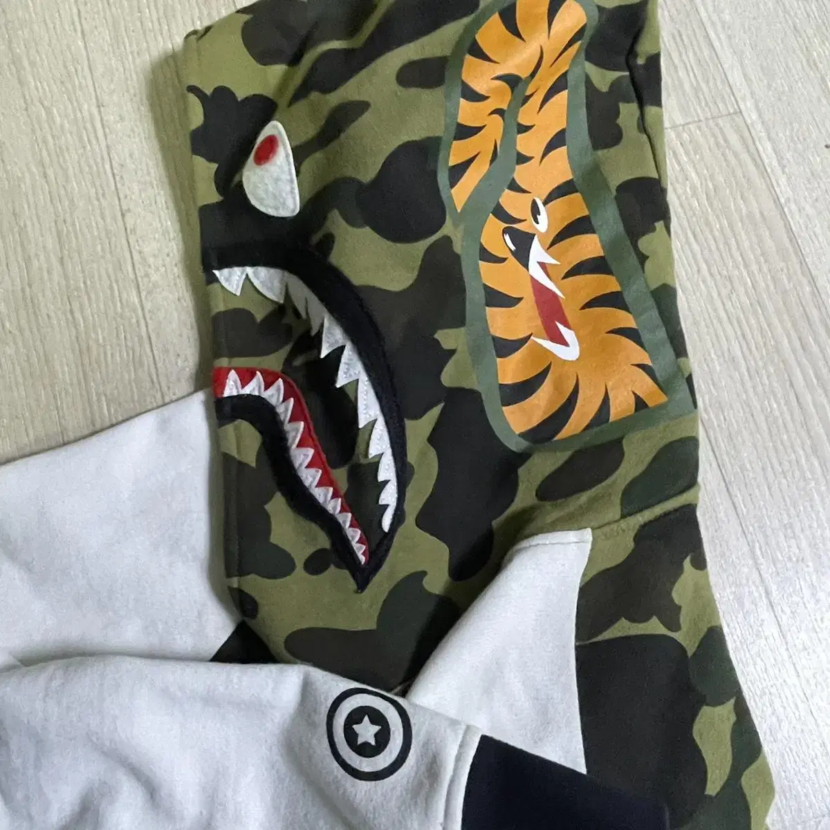 (매물없음) Bape 베이프 녹계 샤크 바시티