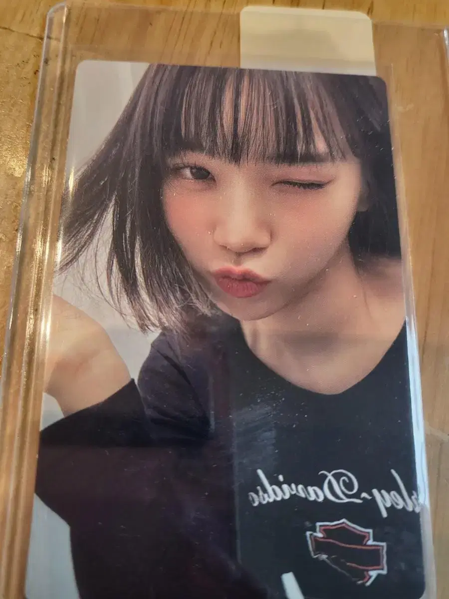 le sserafim huh yunjin kim chaewon photocard