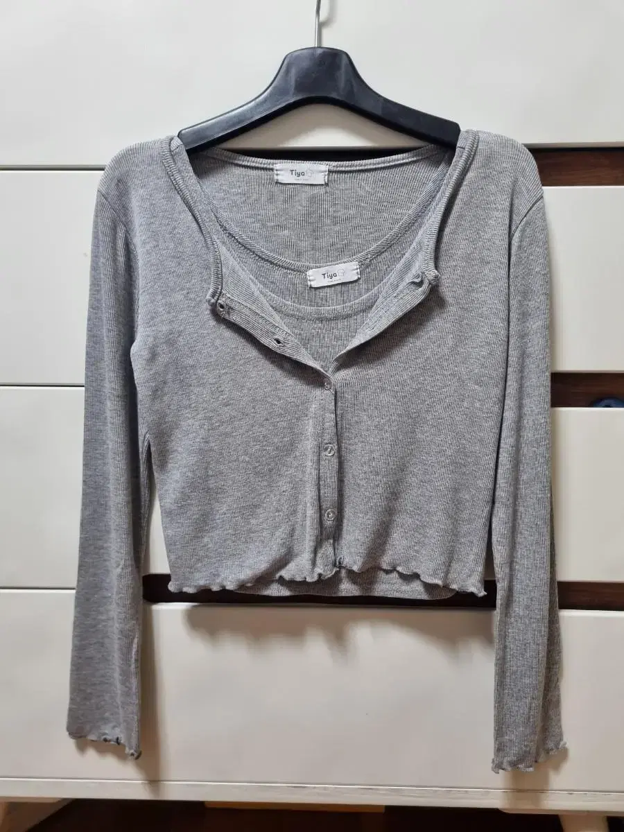 Gray ribbed cropped nasi + cardigan set