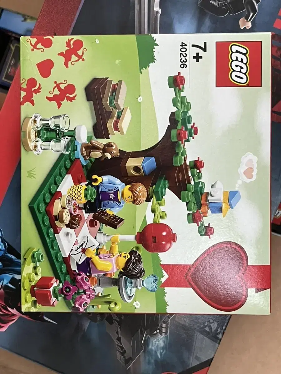 LEGO Romantic Valentine's Picnic 40236