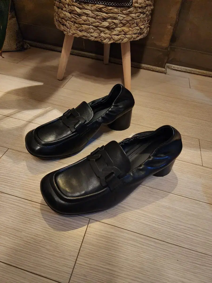 Genuine) G-Studios All Leather Casual Shoes