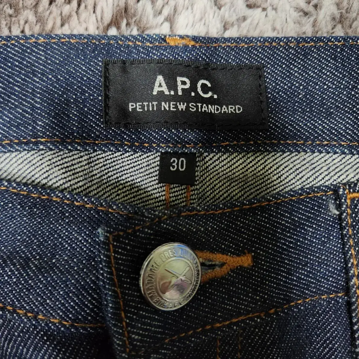 [30]아페쎄(A.P.C)쁘띠 뉴스탠다드 레드라인 일자핏 청바지