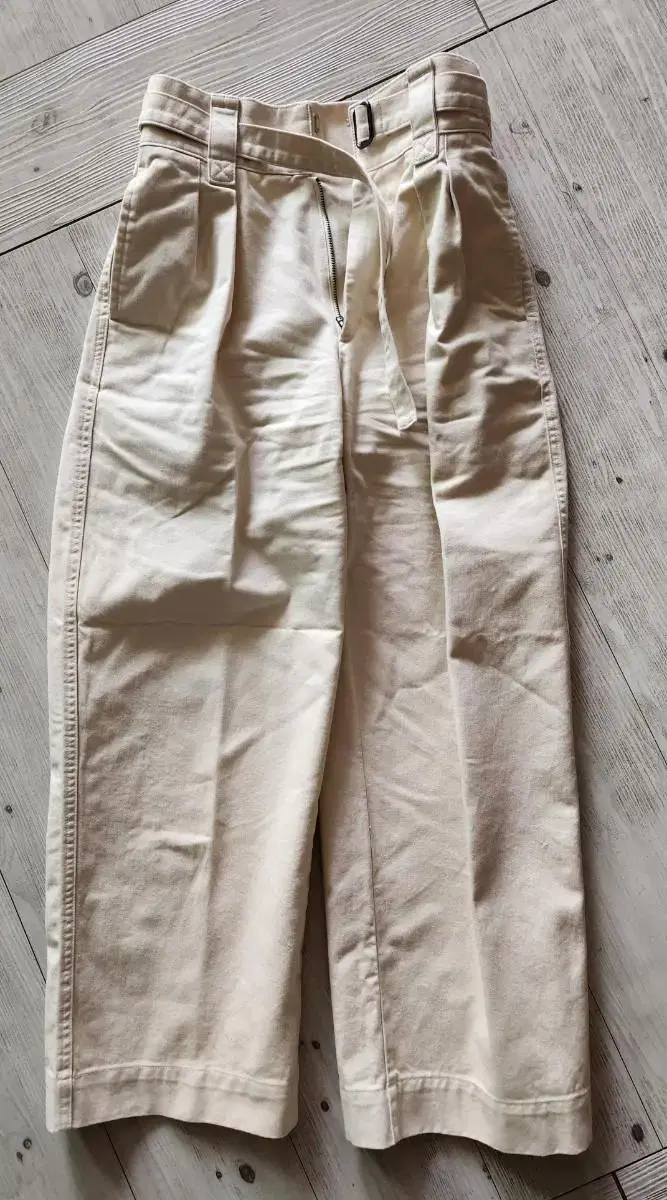 Size 58 UNIQLO Yumer belted tucked wide leg pants