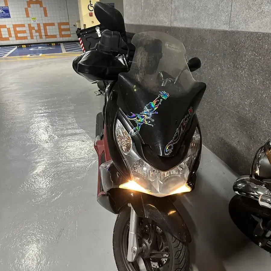 pcx13년식 36400km 상태 좋아요 열선 그립 탑박스 모두 정상