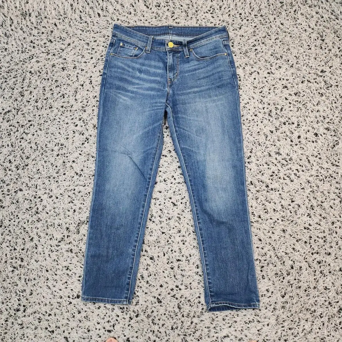 [27] Levi's Jeans Denim Pants (677)