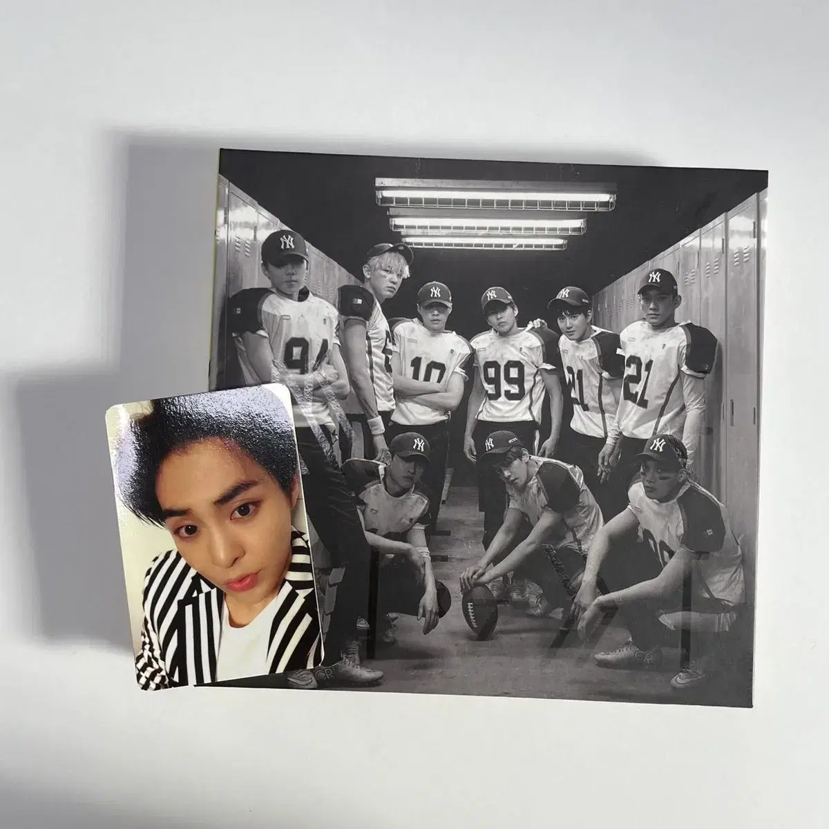 EXO's Lullaby Album (Photocard Xiumin) + Poster