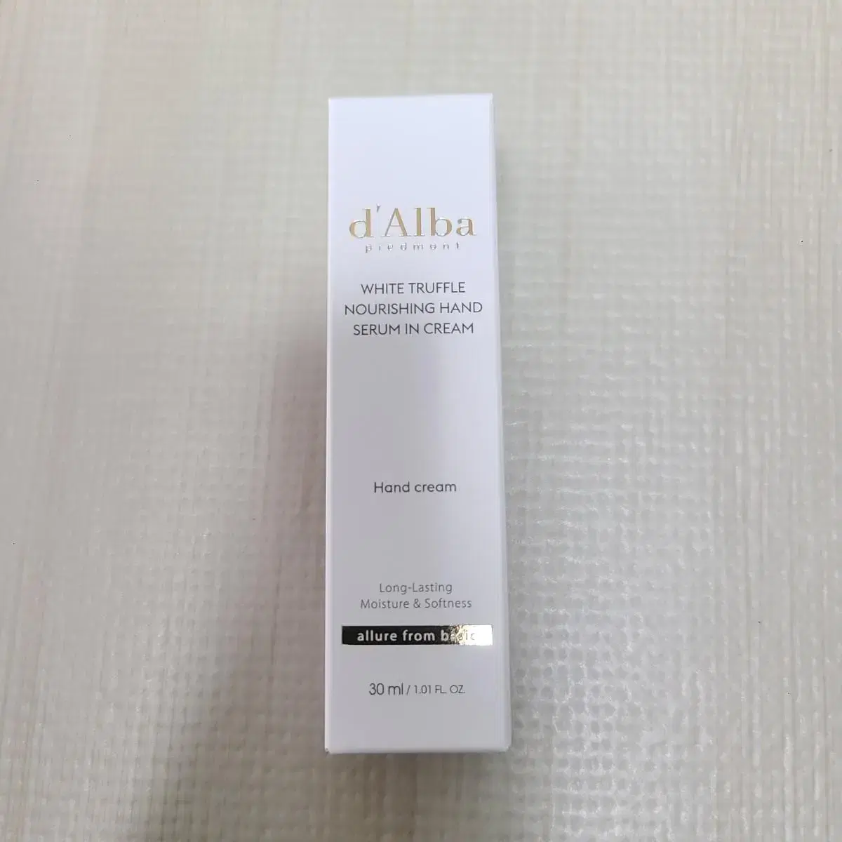 새상품달바 화이트 트러플 너리싱 핸드 세럼 인 크림 30ml