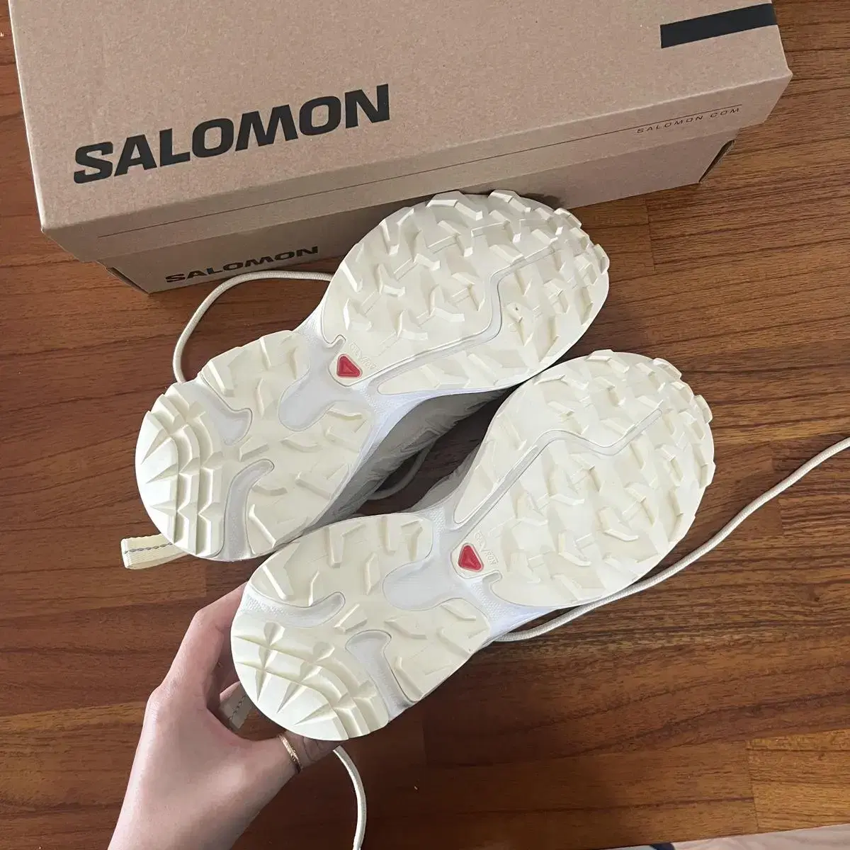 SALOMON 살로몬 XT-6 익스팬스 바닐라 아이스 아몬드 밀크