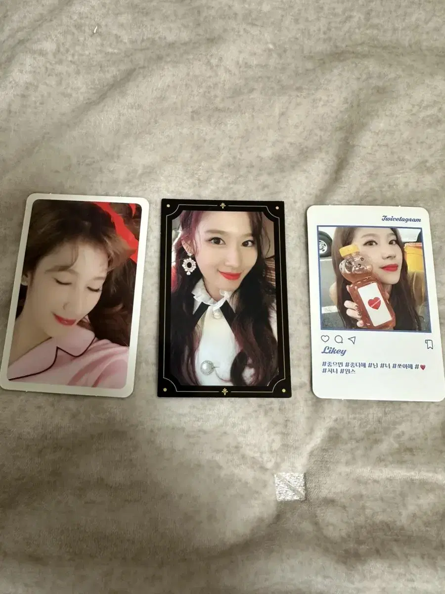 Twice's sana, dahyun photocard sells.